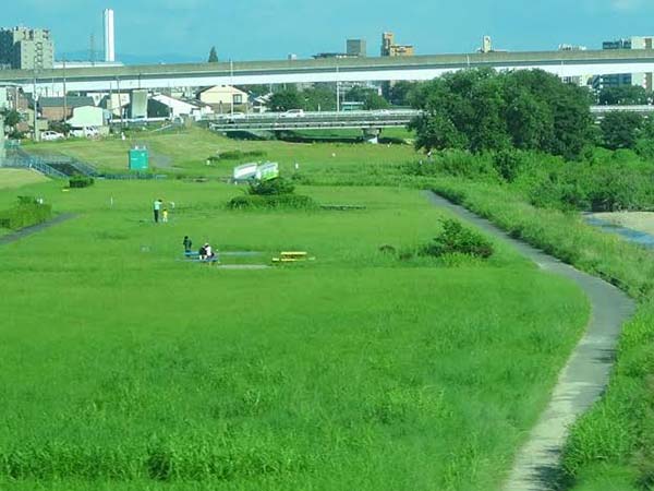 ノリ面 河川敷の草刈り作業